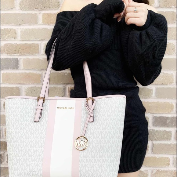 Gaby’sBags👜💕-NWT Michael Kors Tote - Picture 2 of 5